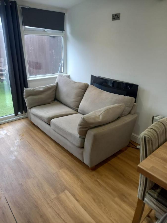 Modern Apartment With Roof Garden Close To City Centre Cardiff Exterior photo